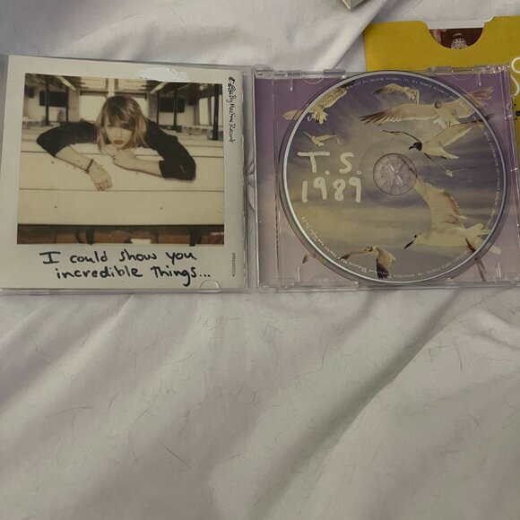 Taylor Swift – 1989 CD (with photos and bonus content) - Picture 2 of 6